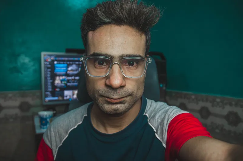 Hiding in Plain Sight: The Creators Who Game the Algorithm by Refusing to Play